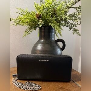 Michael Kors Jet Set Continental Wristlet